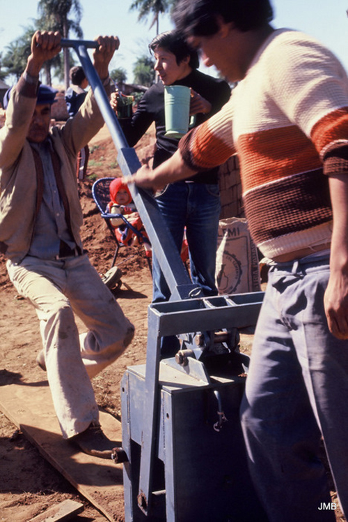 AÑO 1984 - COLOR - VIDA CAMPESINA EN PARAGUAY (JOSÉ MARÍA BLANCH)